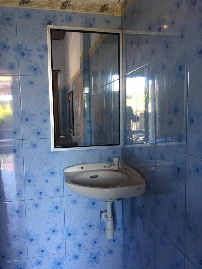 Wahyu Homestay 1 Lembongan Buitenkant foto